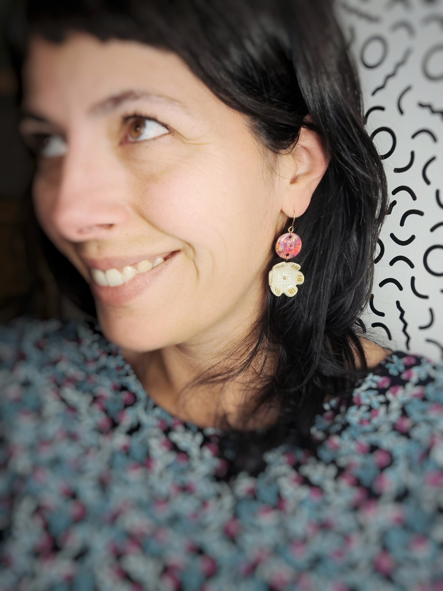 Boucles d'oreilles "Yepa III" fleurs pastels gras & argile rose beige or peints à la main- plaqué or 18k