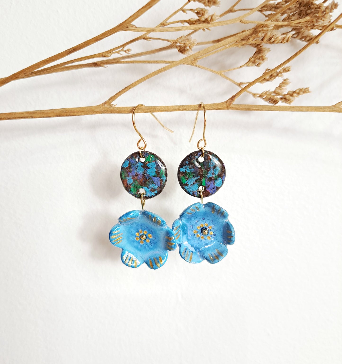 Boucles d'oreilles "Yepa" fleurs bleues chocolat menthe or peints à la main - plaqué or 18k