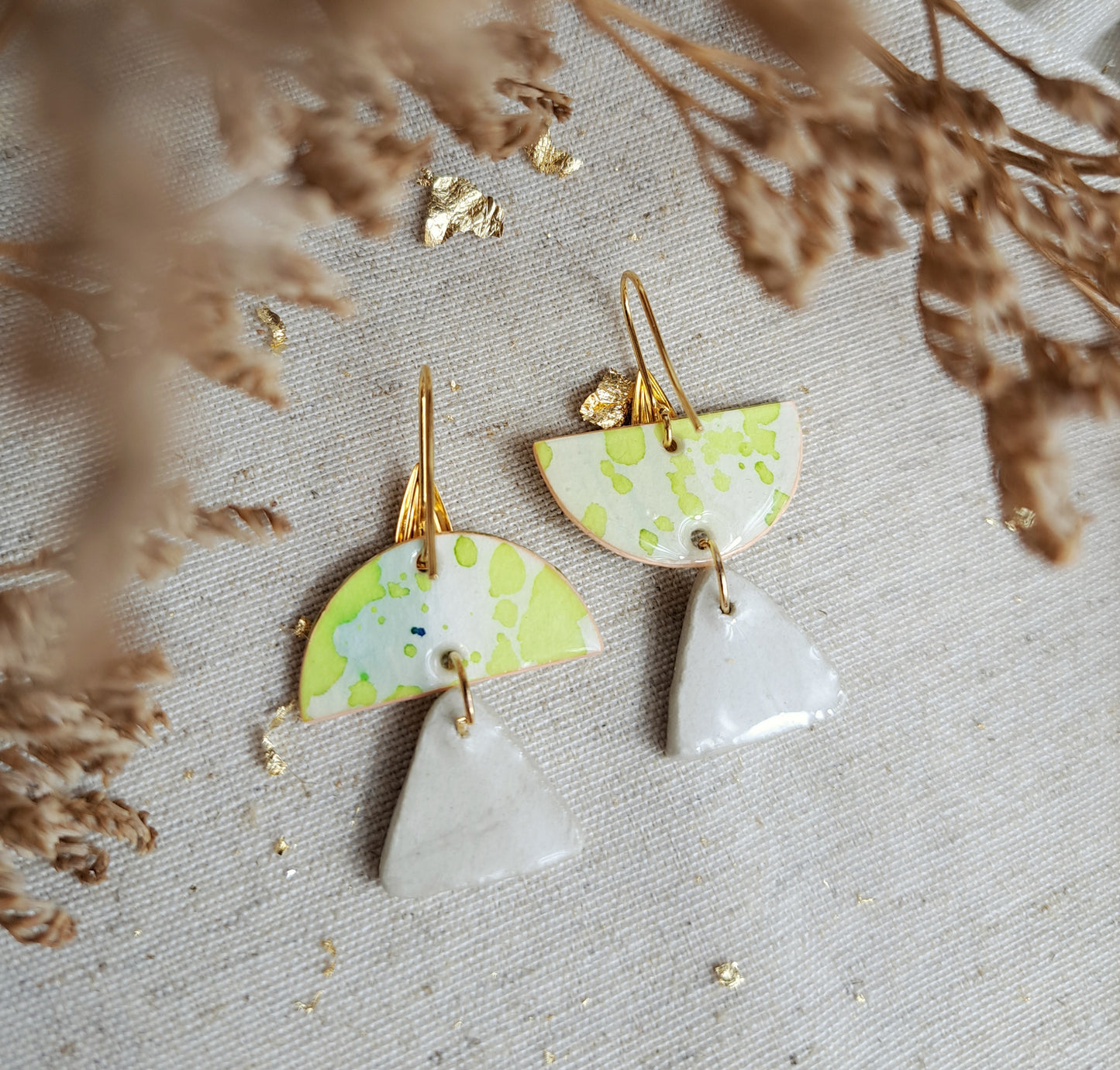 Boucles d'oreilles "Aponi" aquarelle & argile blanc vert pomme or- plaqué or 18k