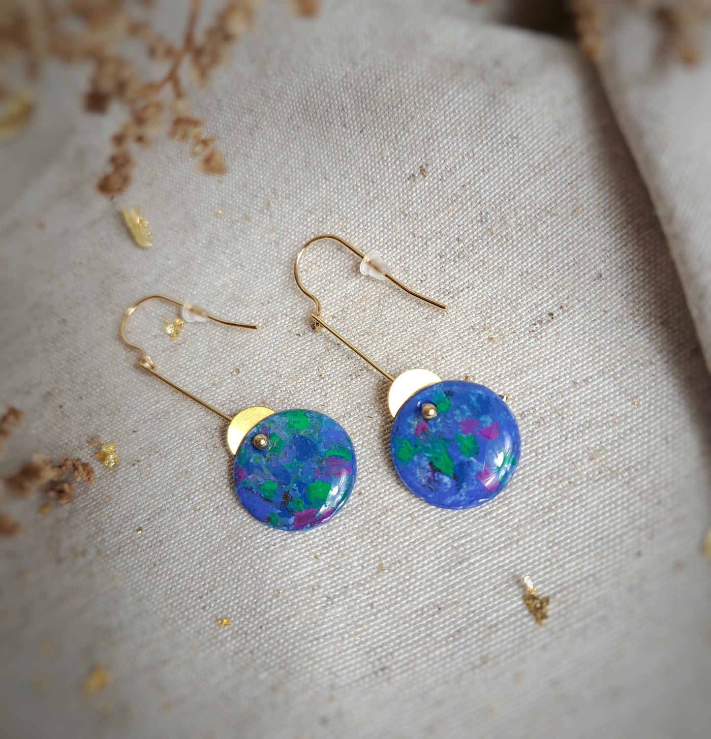 Boucles d'oreilles "Namata IV" Pastel gras, bleu,vert, fushia - plaqué or 18k