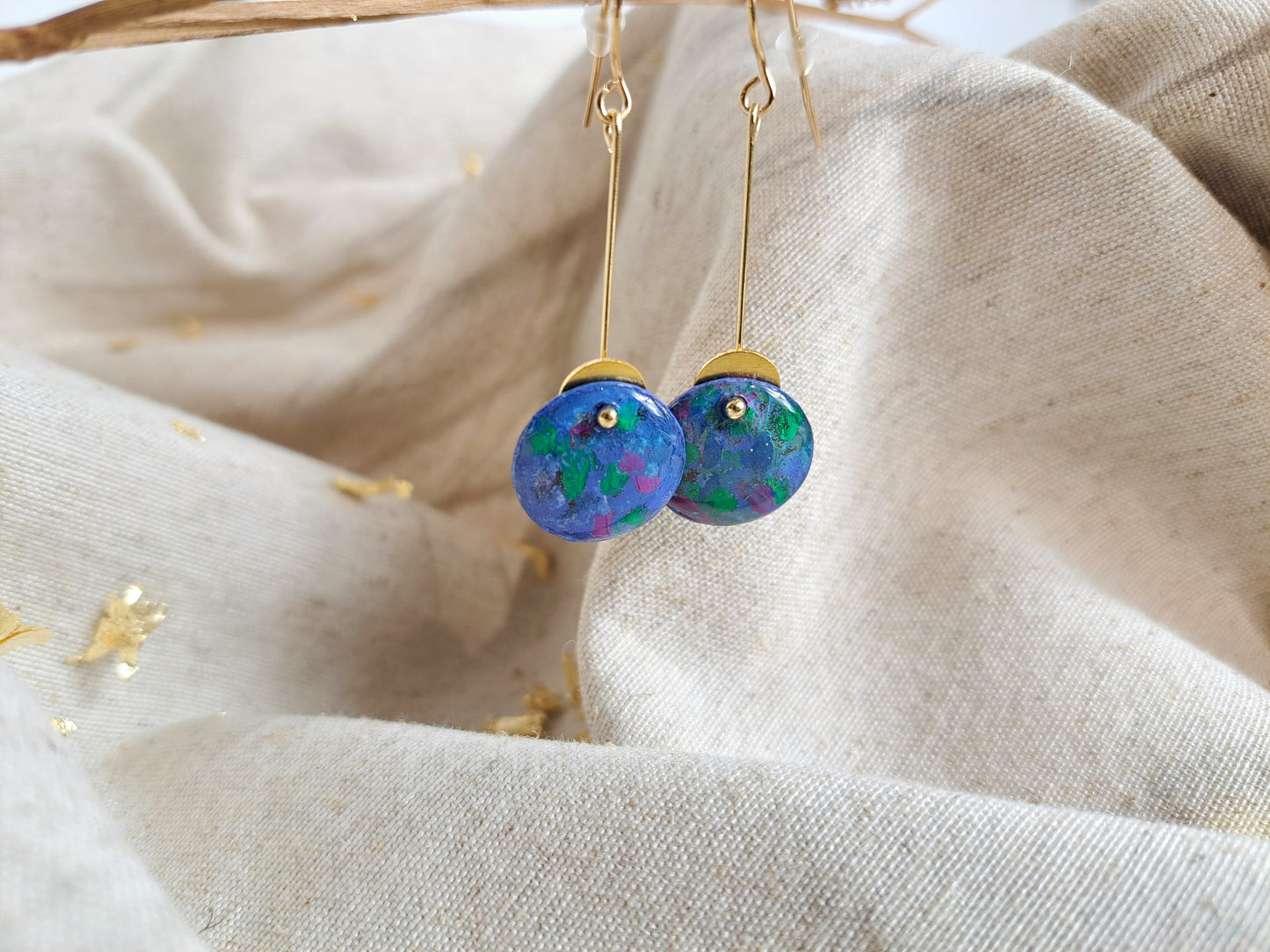 Boucles d'oreilles "Namata IV" Pastel gras, bleu,vert, fushia - plaqué or 18k