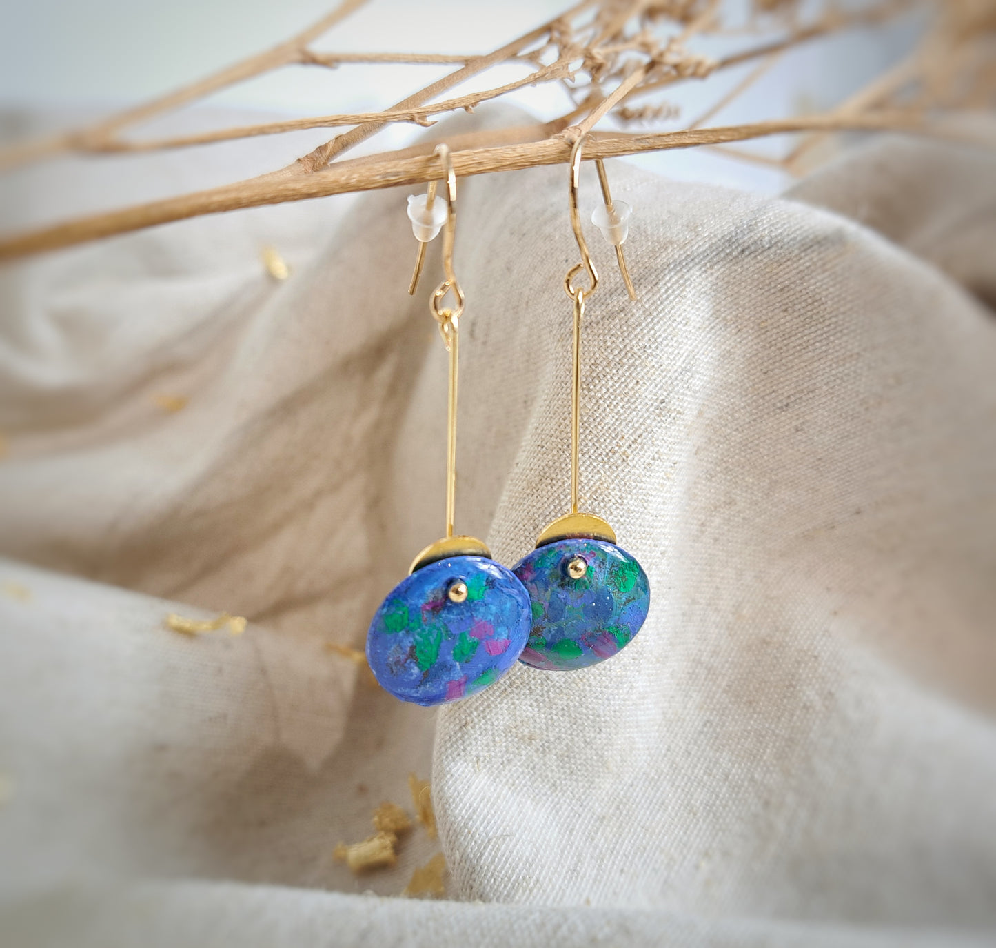 Boucles d'oreilles "Namata IV" Pastel gras, bleu,vert, fushia - plaqué or 18k