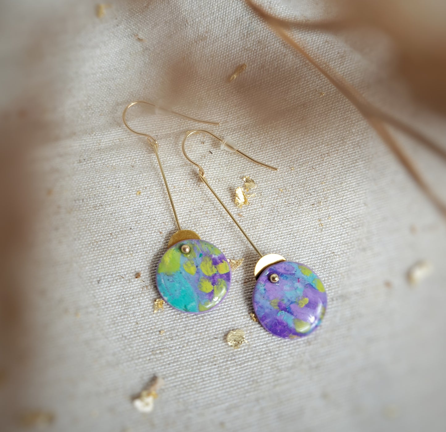 Boucles d'oreilles minimalistes "Namata III" pastel gras violet lilas vert d'eau vert jaune - plaqué or 18k