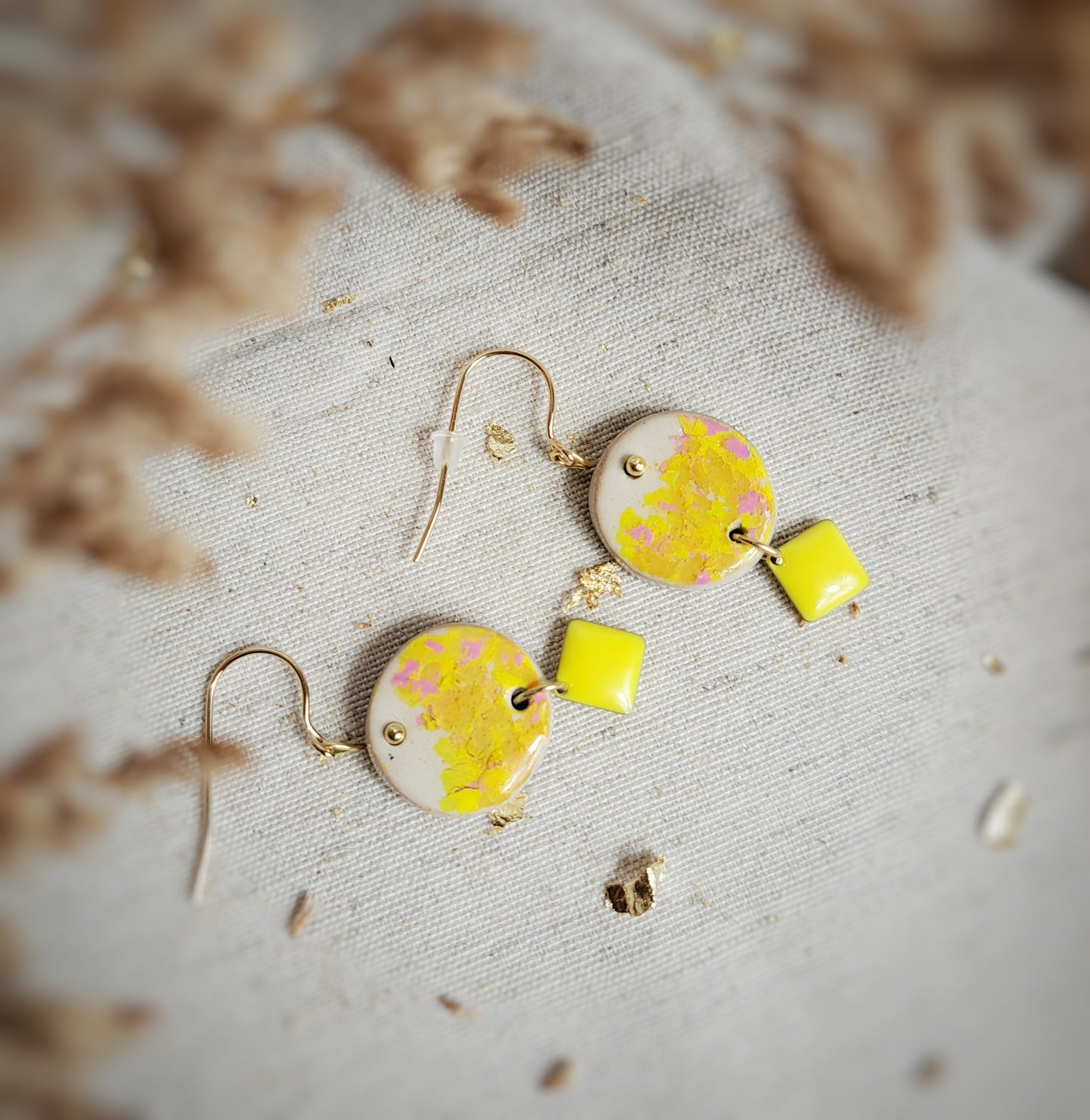 Boucles d'oreilles "Poiskaï" jaune, rose, argile naturelle - plaqué or 18k