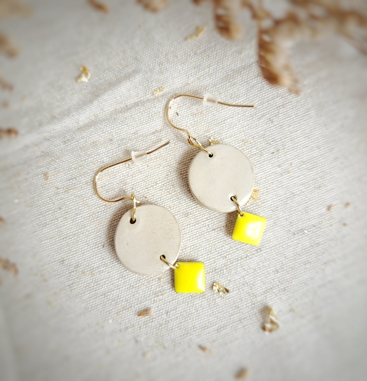 Boucles d'oreilles "Poiskaï" jaune, rose, argile naturelle - plaqué or 18k