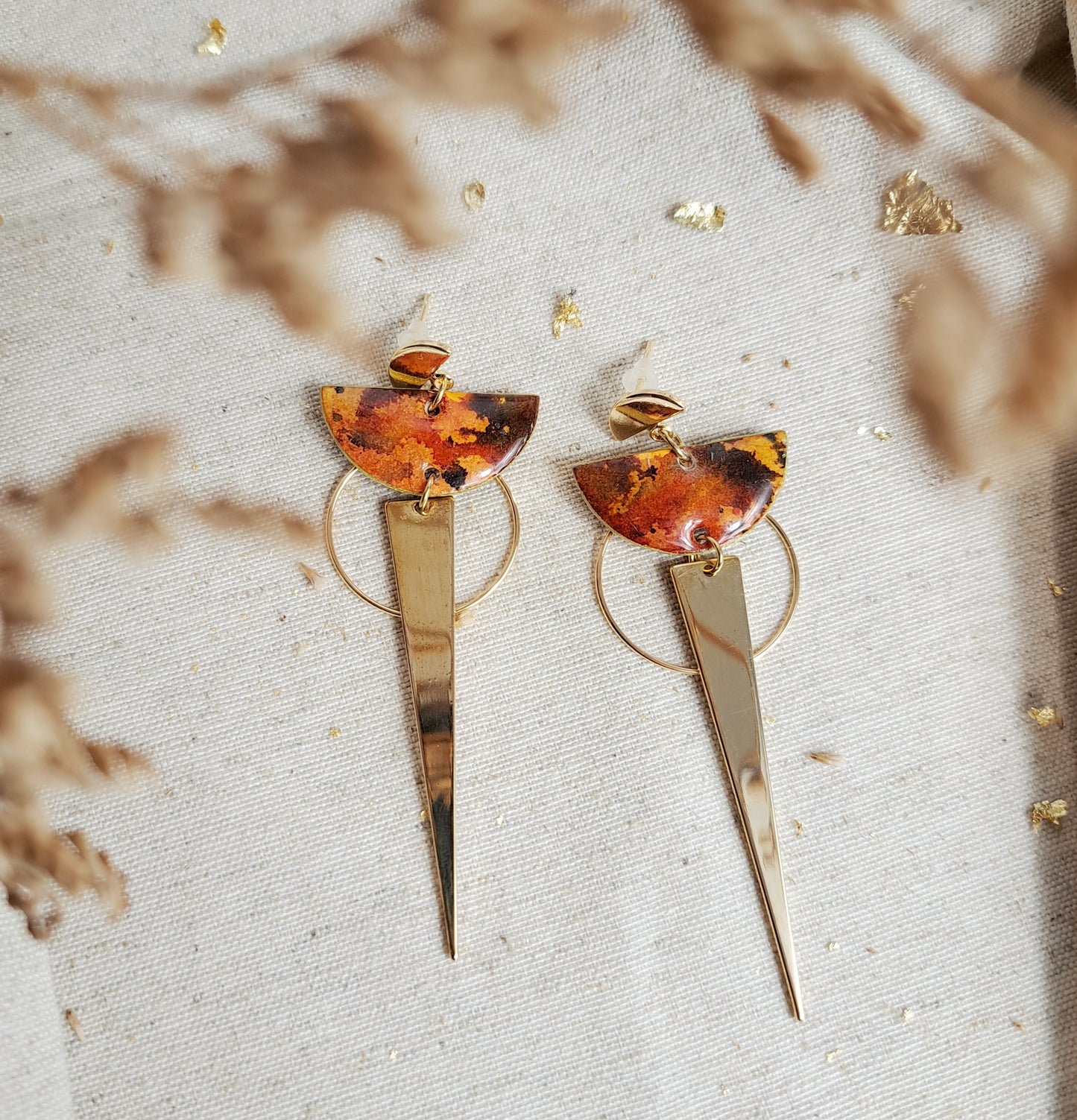 Boucles d'oreilles puce "Pikã" aquarelle orange, rouille, choco, noir triangle - plaqué or 18k
