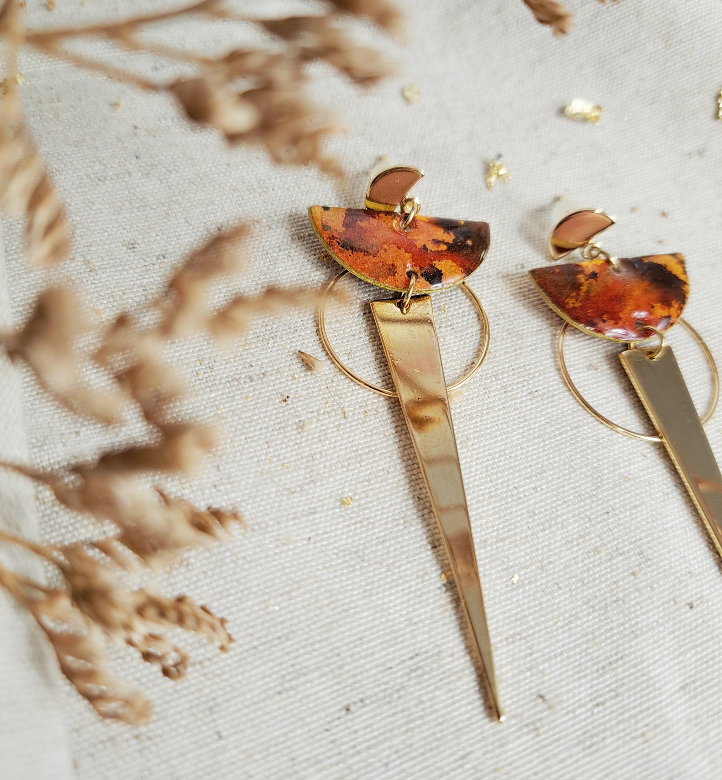 Boucles d'oreilles puce "Pikã" aquarelle orange, rouille, choco, noir triangle - plaqué or 18k