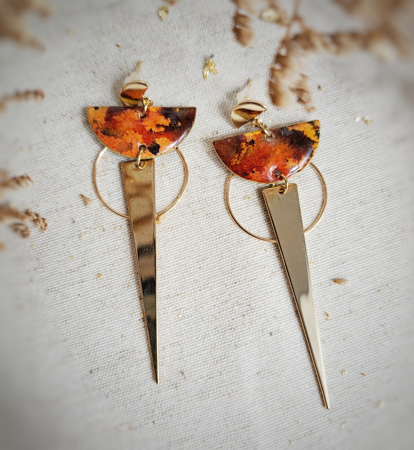 Boucles d'oreilles puce "Pikã" aquarelle orange, rouille, choco, noir triangle - plaqué or 18k
