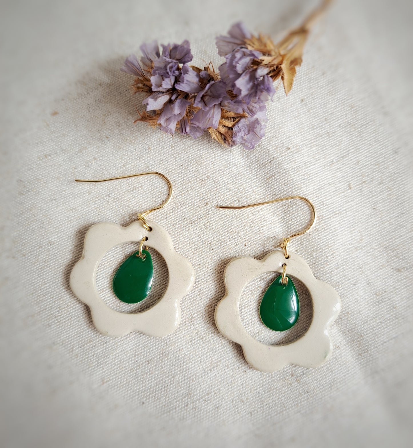 Boucles d'oreilles fleurs "Folk" argile / acrylique rose - plaqué or 18k