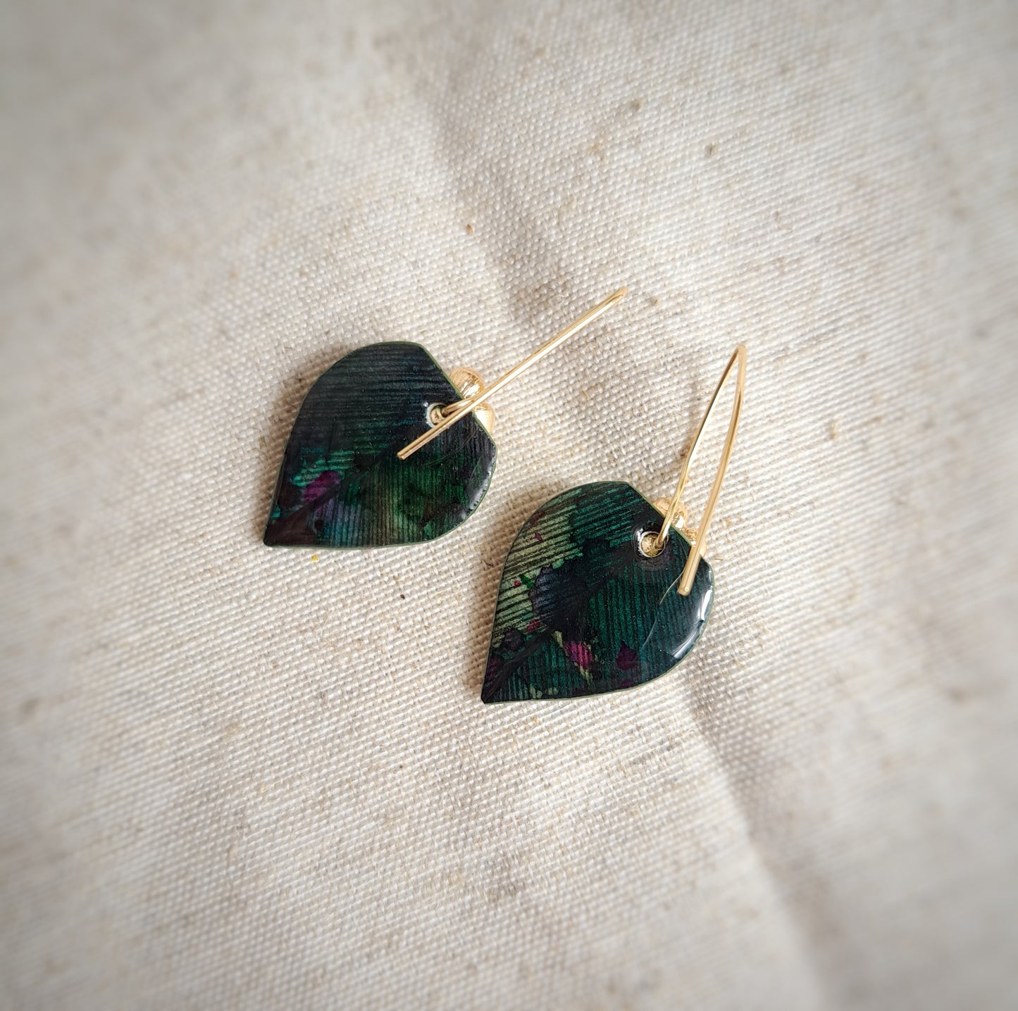 Boucles d'oreilles "Leaf" vert aquarelle -encre noire - plaqué or 18k