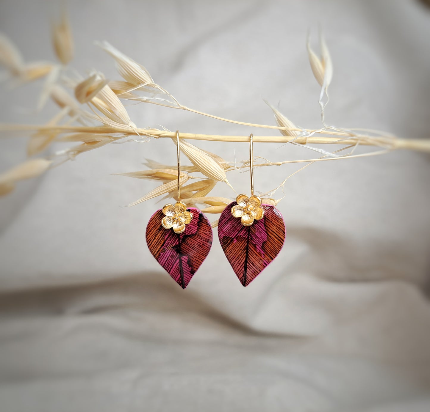 Boucles d'oreilles "Leaf II" fushia orange aquarelle -encre noire - plaqué or 18k