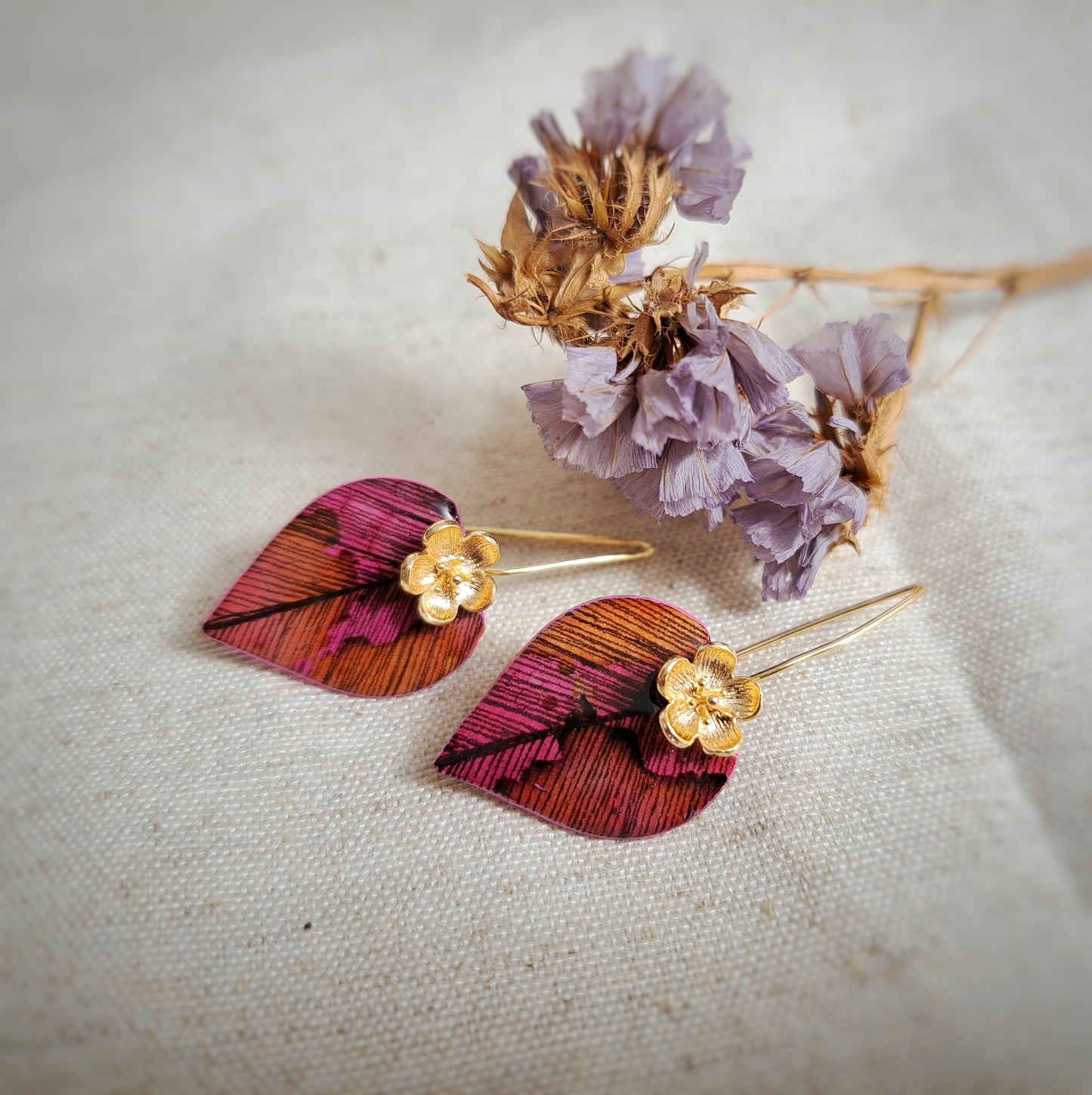 Boucles d'oreilles "Leaf II" fushia orange aquarelle -encre noire - plaqué or 18k