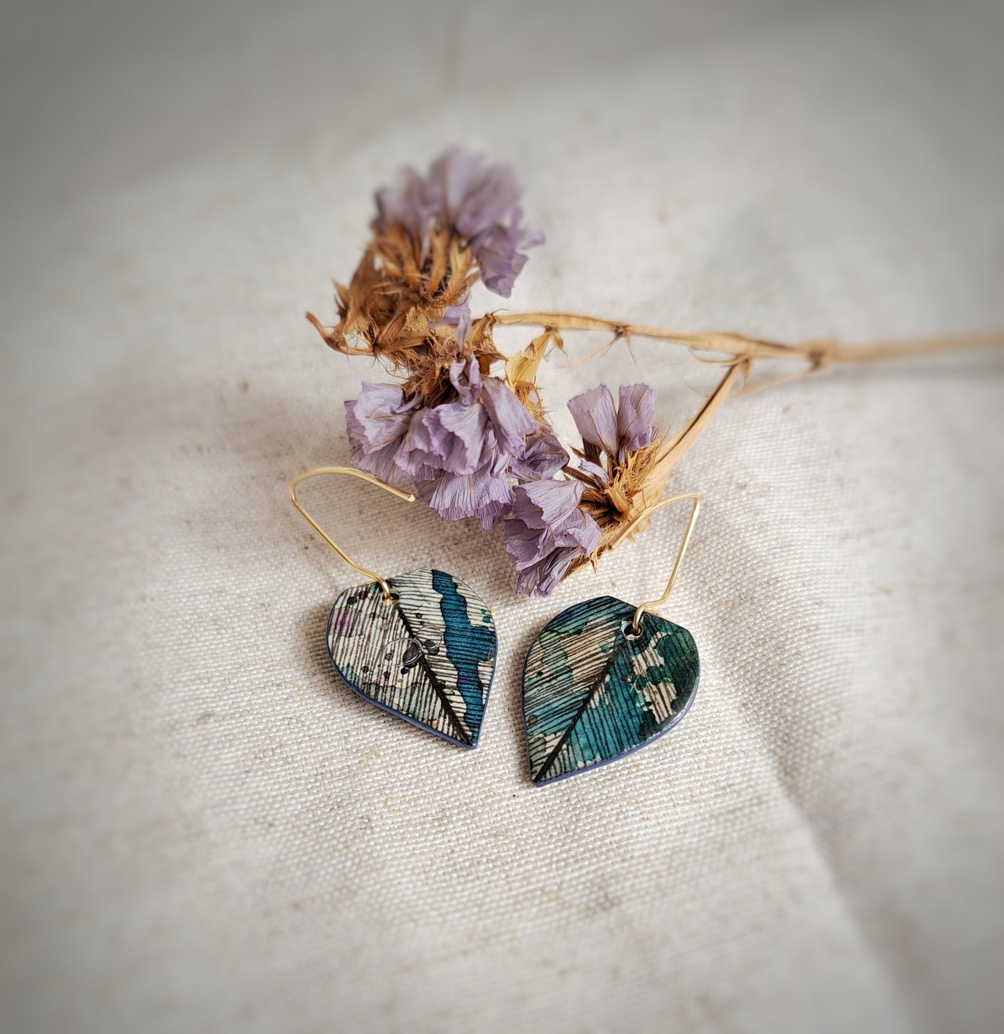 Boucles d'oreilles "Leaf IV" bleu aquarelle -encre noire - plaqué or 18k