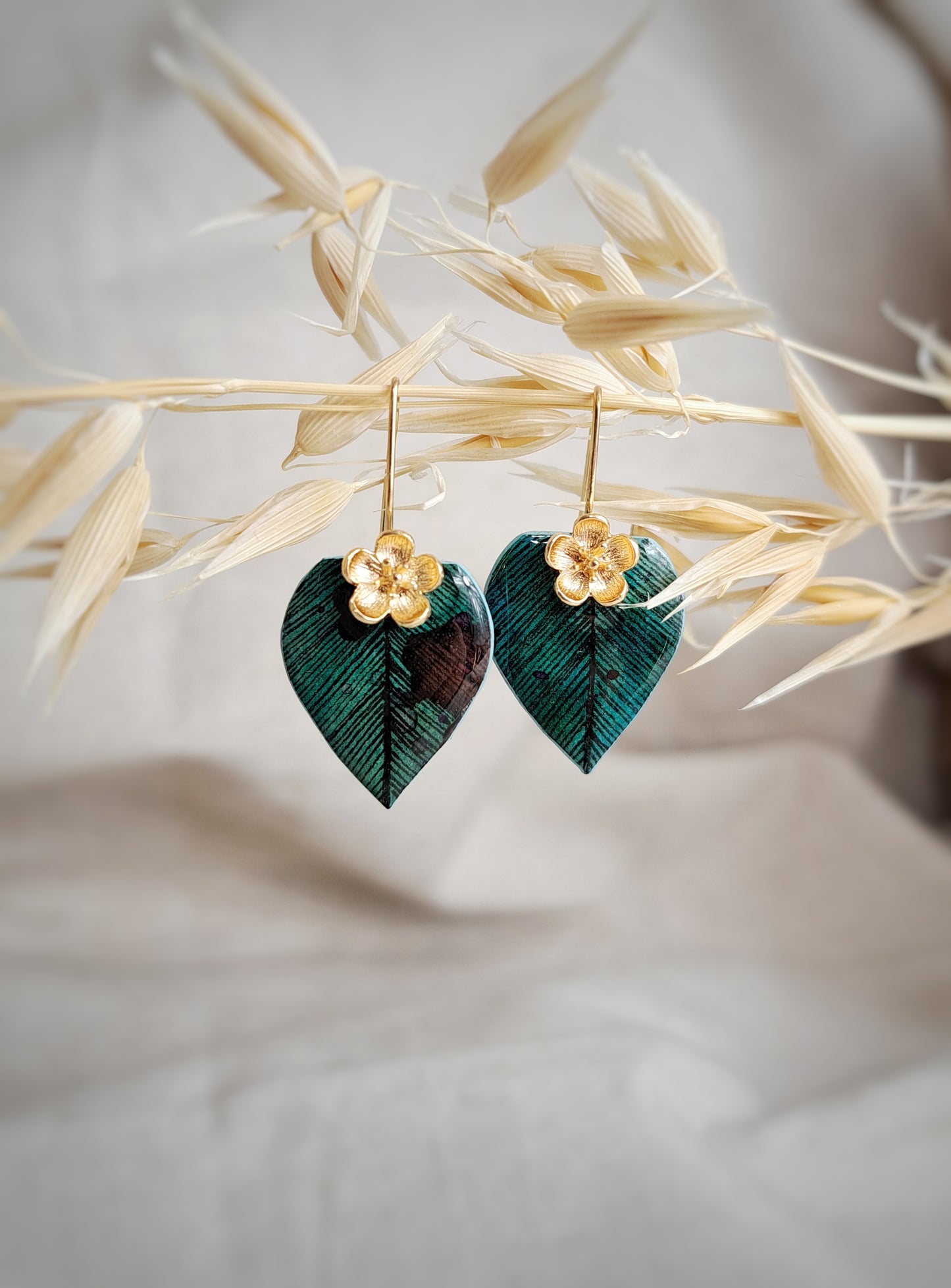 Boucles d'oreilles "Leaf V" bleu gris aquarelle -encre noire - plaqué or 18k