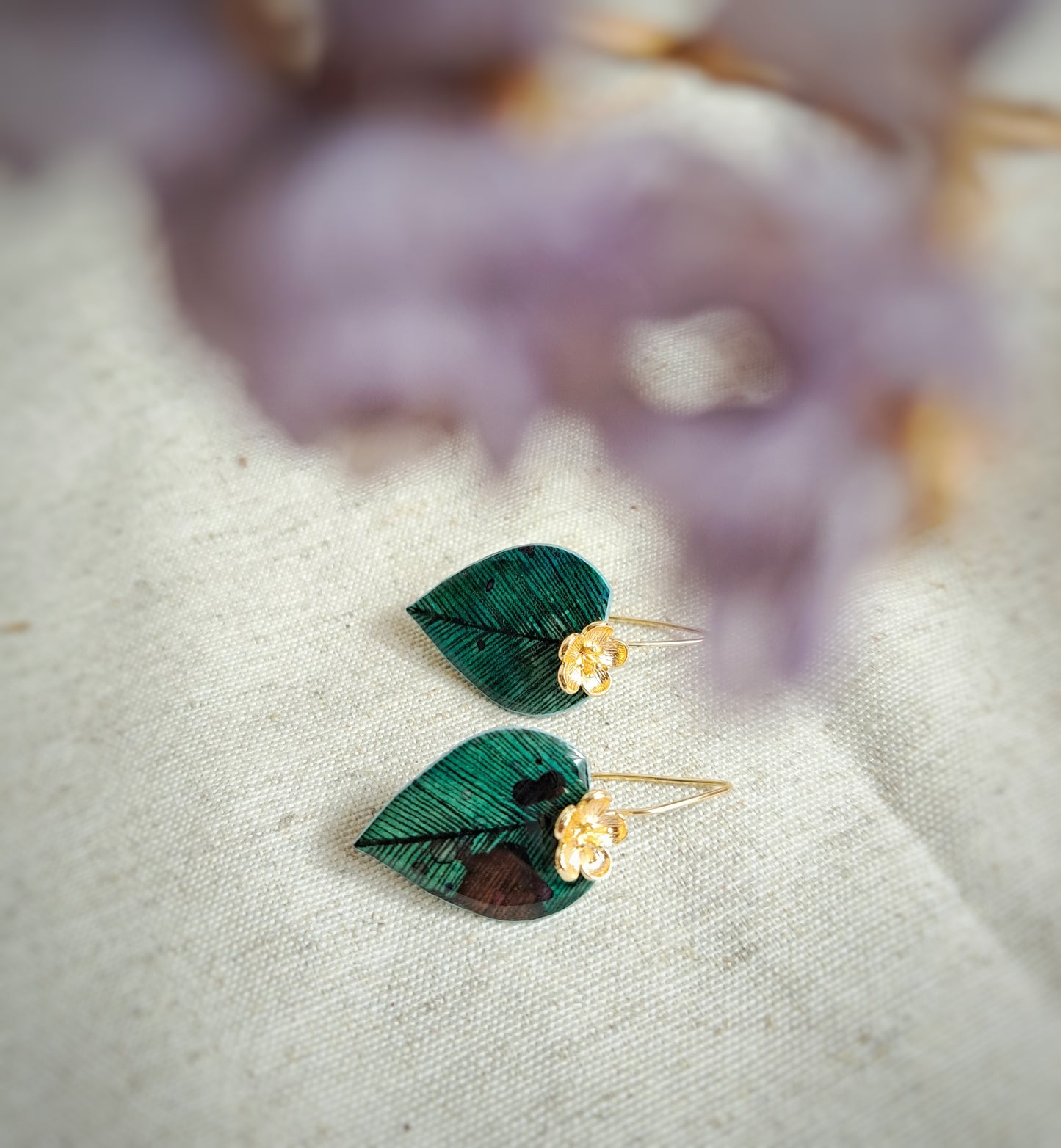 Boucles d'oreilles "Leaf V" bleu gris aquarelle -encre noire - plaqué or 18k
