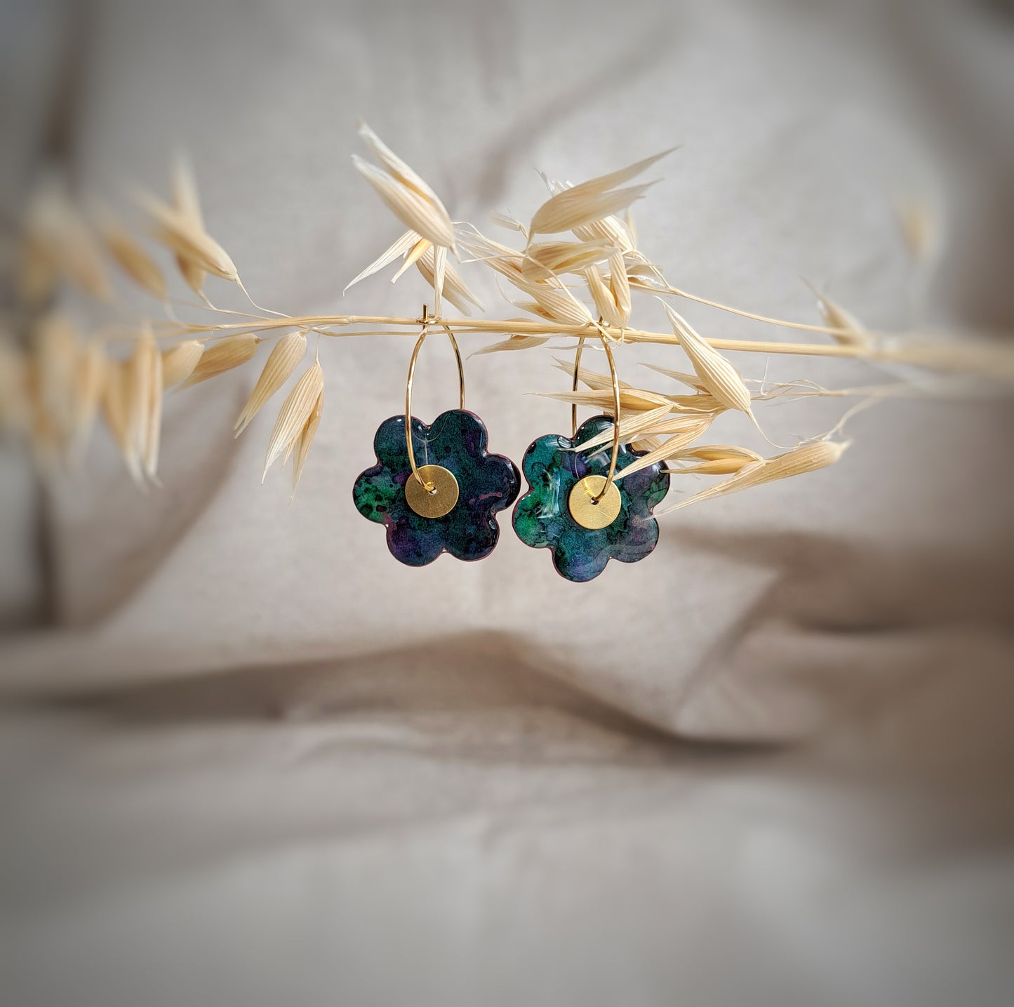 Créoles fleurs "SIMPLY II" vert, émeraude, bordeaux - aquarelle - plaqué or 18k