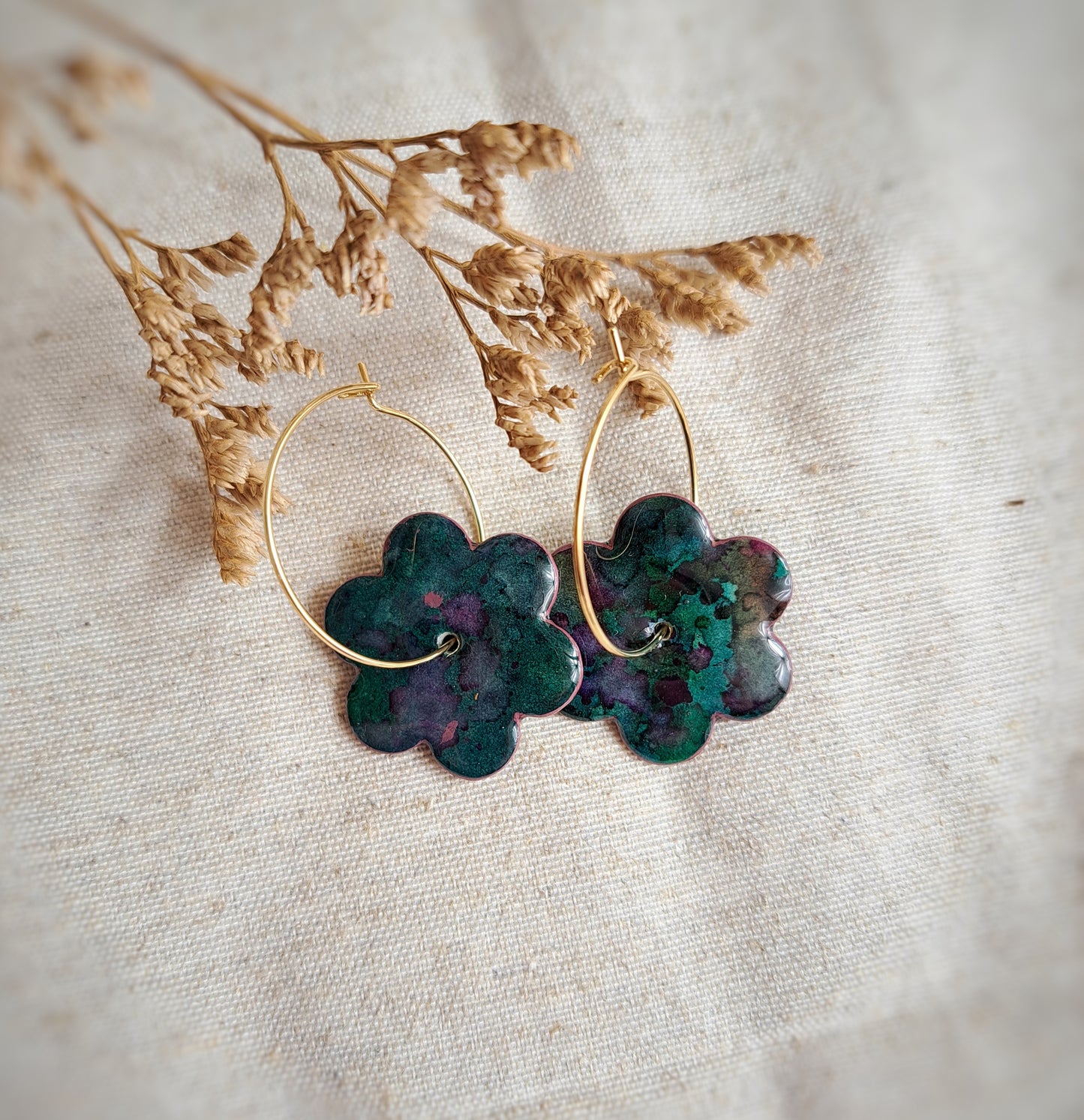 Créoles fleurs "SIMPLY II" vert, émeraude, bordeaux - aquarelle - plaqué or 18k