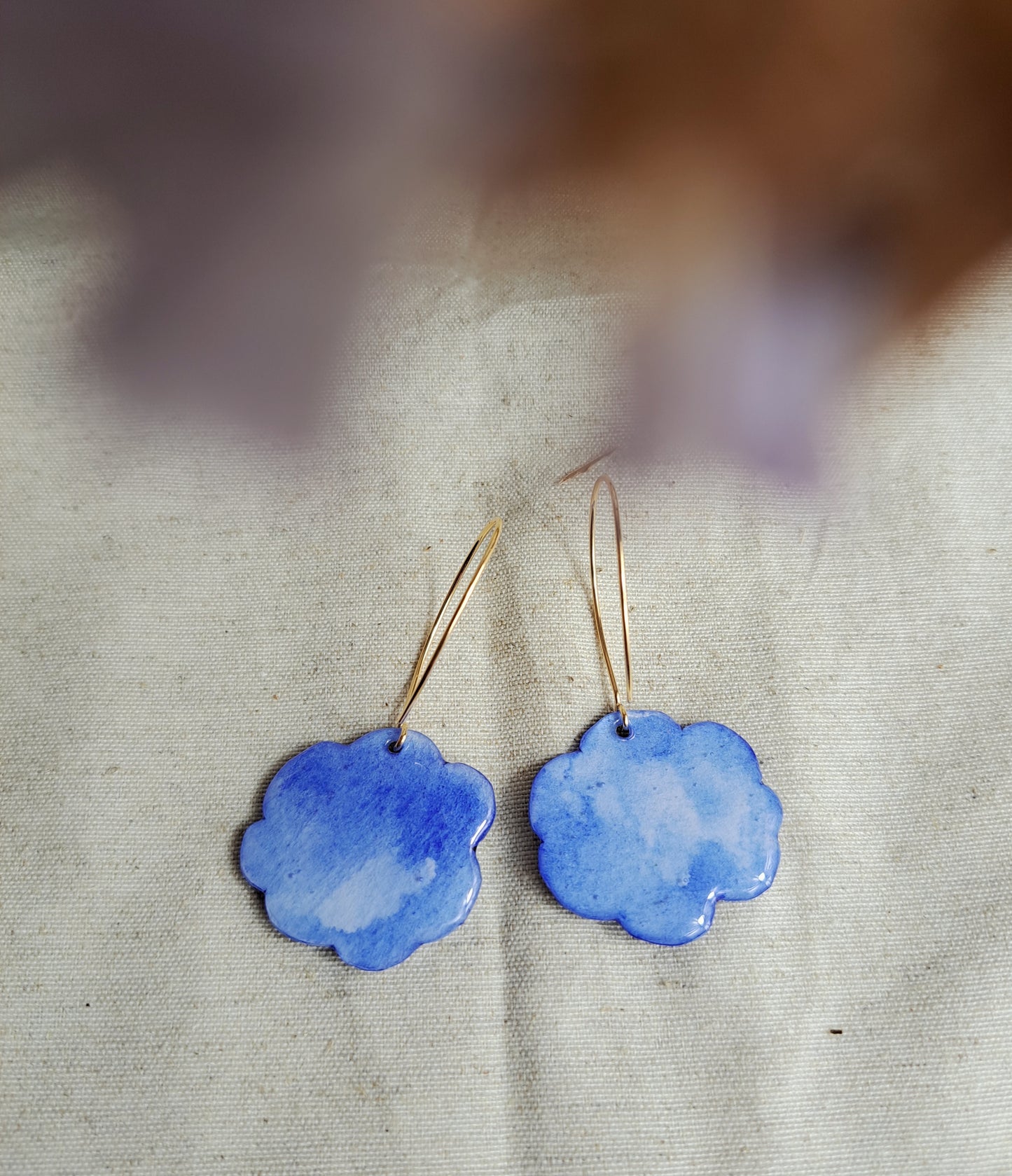 Boucles d'oreilles fleurs "ARTY II" bleu outremer aquarelle - plaqué or 18k