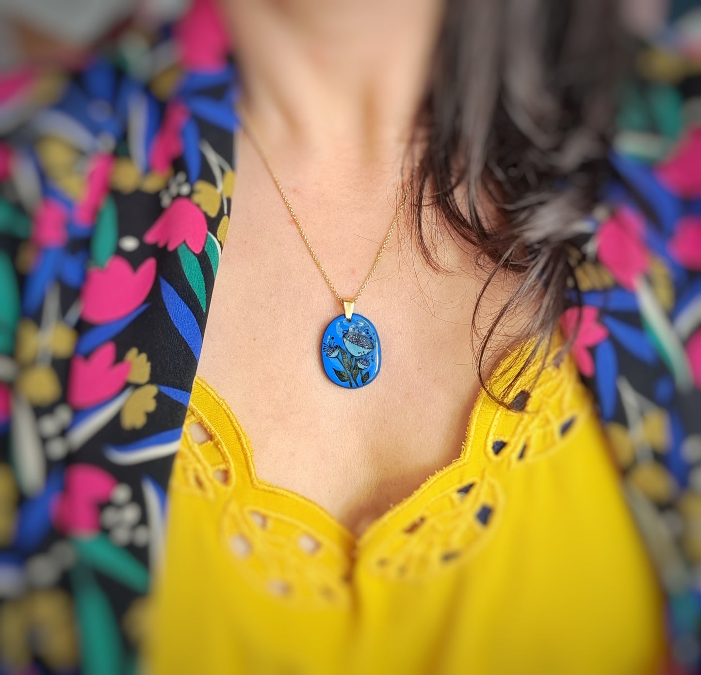 Collier fleur bleu argile/acrylique - plaqué or 18k