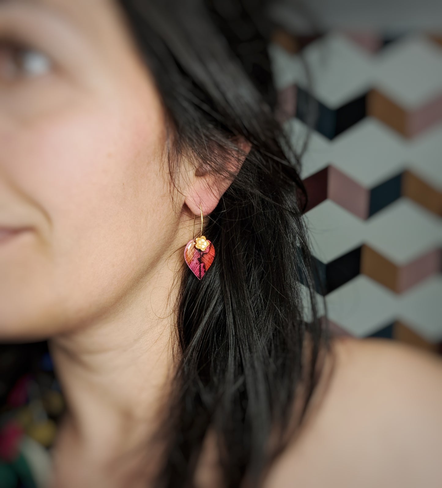 Boucles d'oreilles "Leaf II" fushia orange aquarelle -encre noire - plaqué or 18k