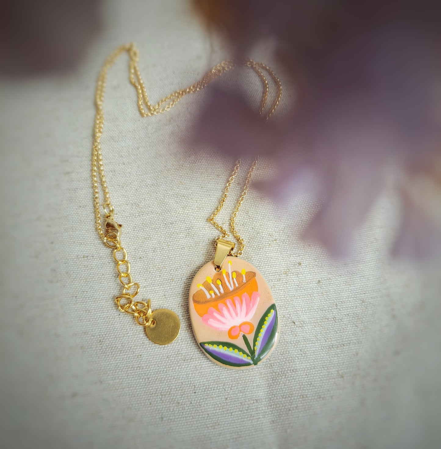 Collier fleur "FOLK" rose orange argile/acrylique - plaqué or 18k