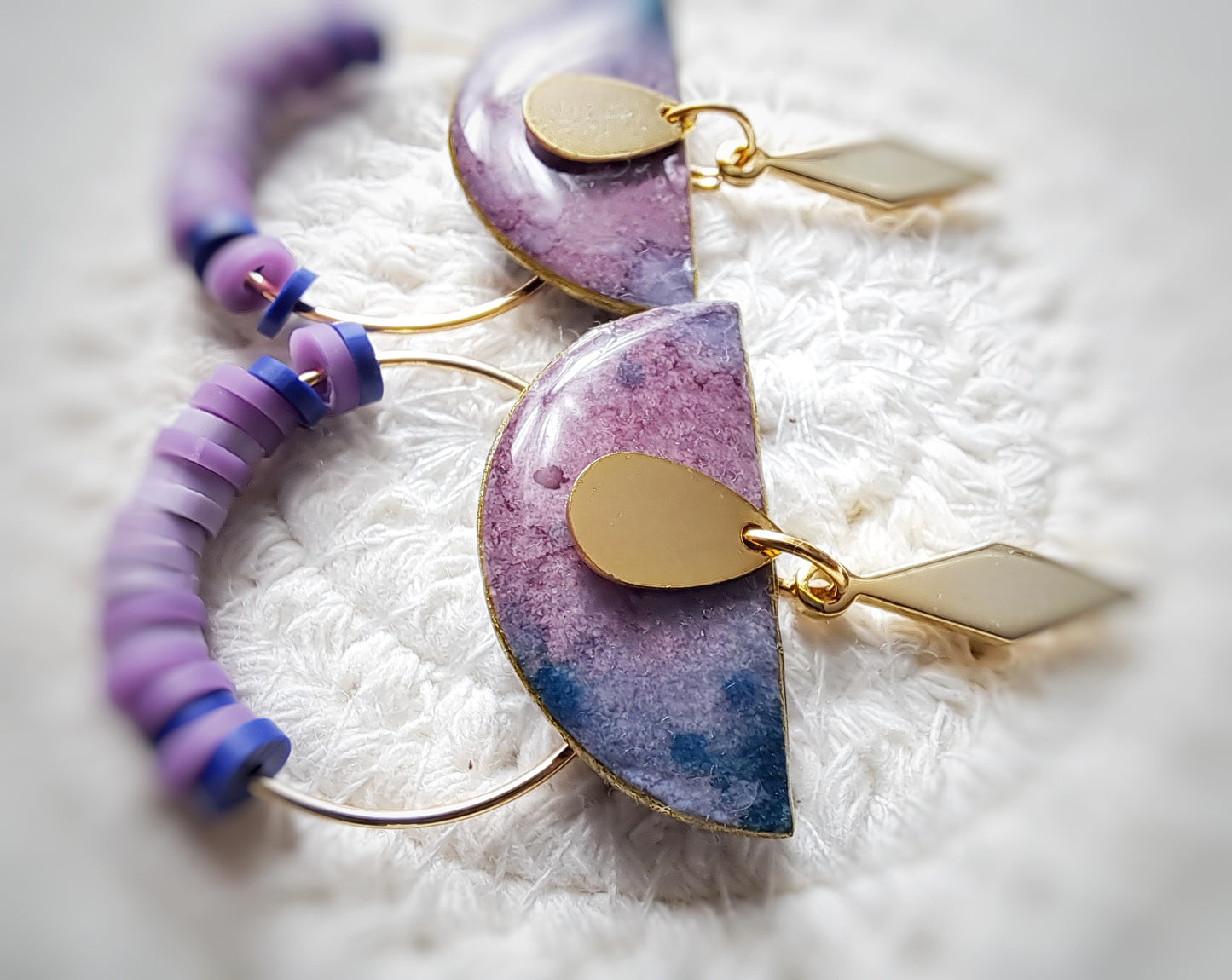 Boucles puces losange demi cercle violet - aquarelle & plaqué or 18k
