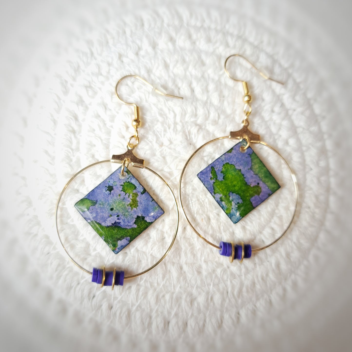 Boucles créoles losange lilas aquarelle & plaqué or 18k