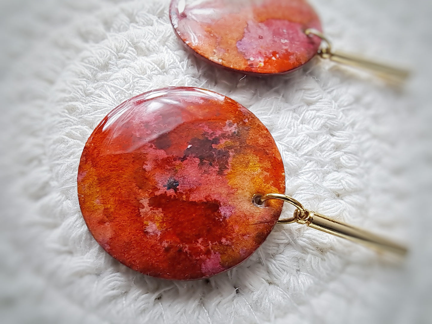 Boucles puces cercle aquarelle - camaïeu rouge - plaqué or 18k