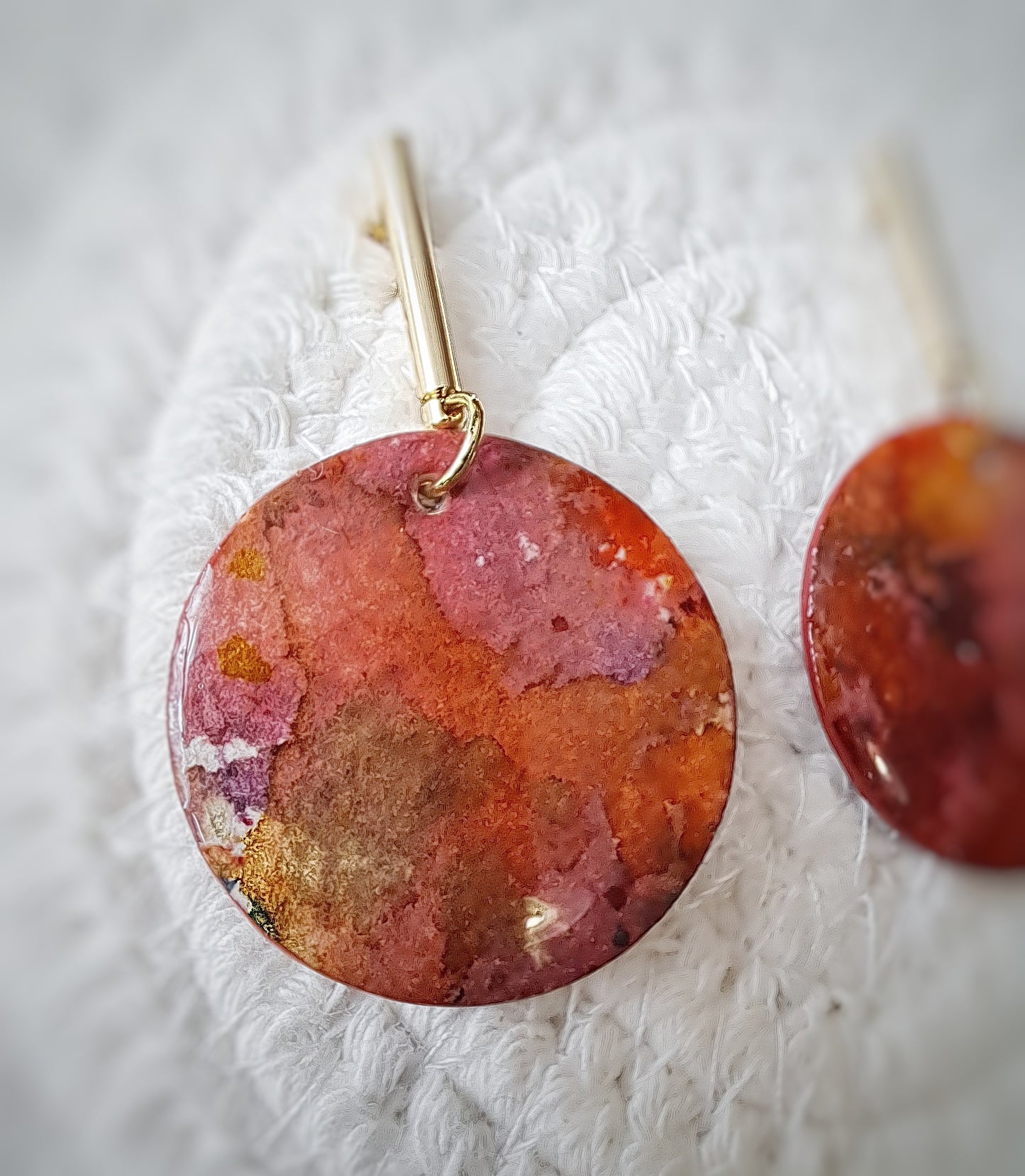 Boucles puces cercle aquarelle - camaïeu rouge - plaqué or 18k