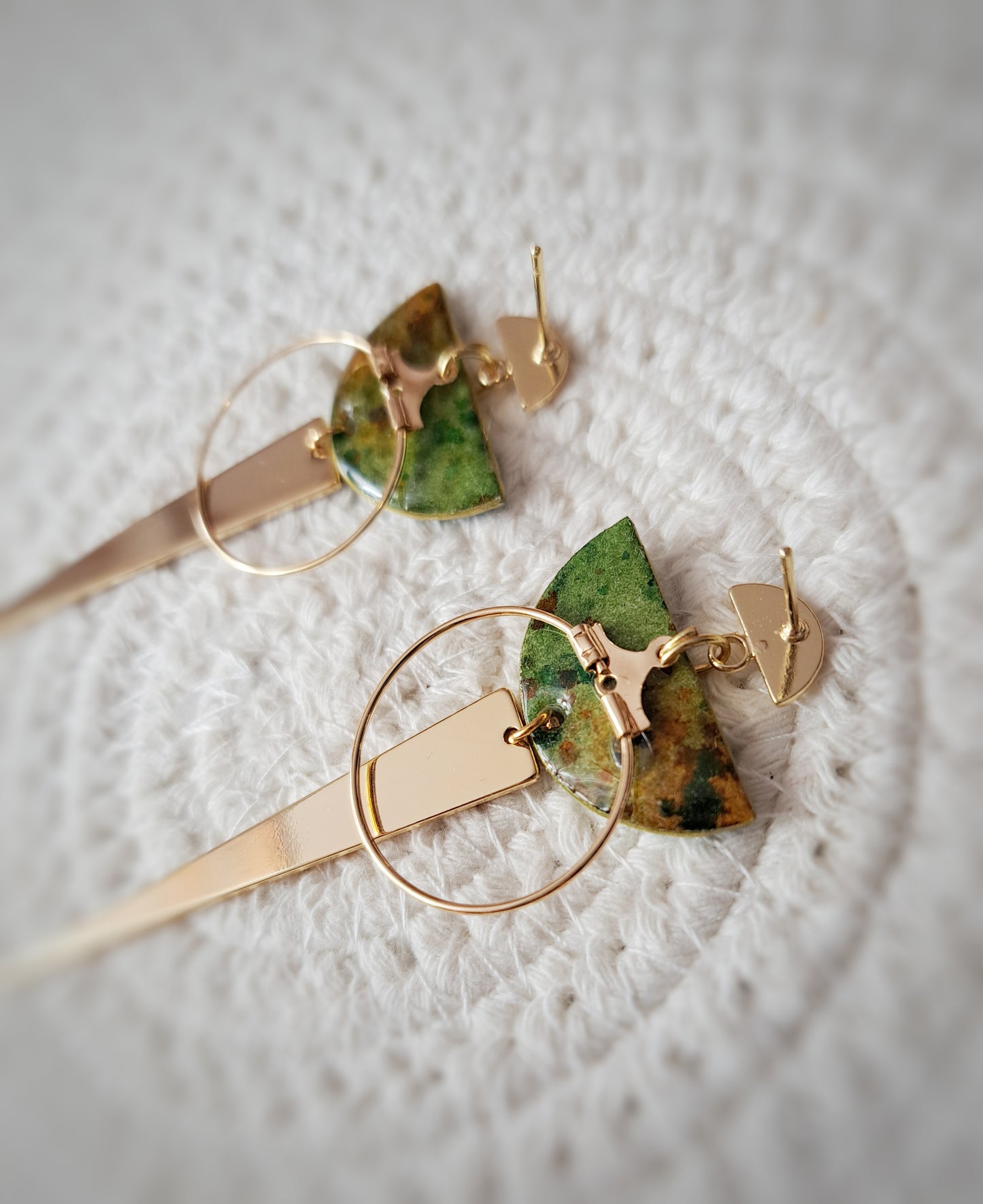 Boucles puces longues cercle camaïeu de vert - plaqué or 18k