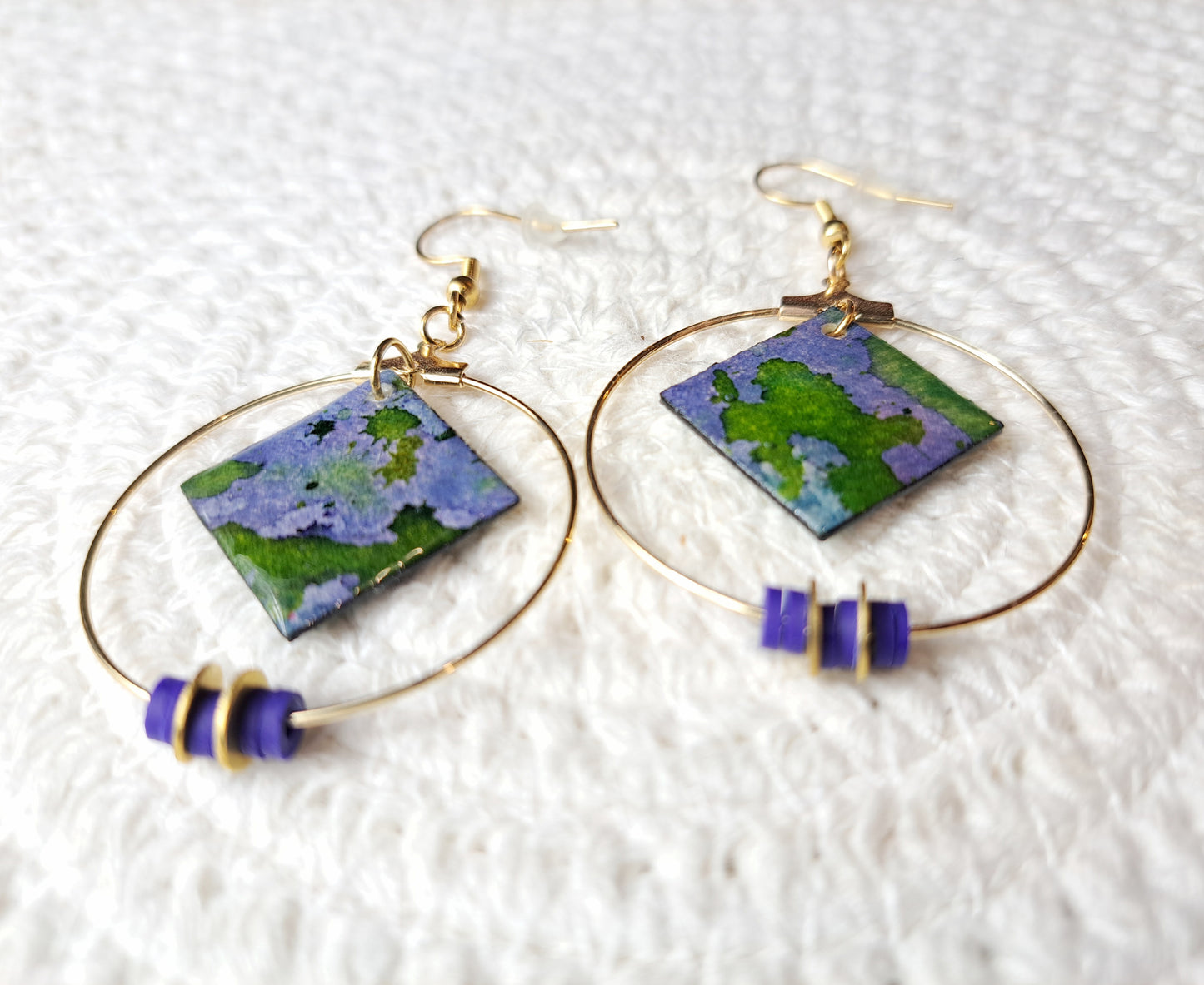 Boucles créoles losange lilas aquarelle & plaqué or 18k