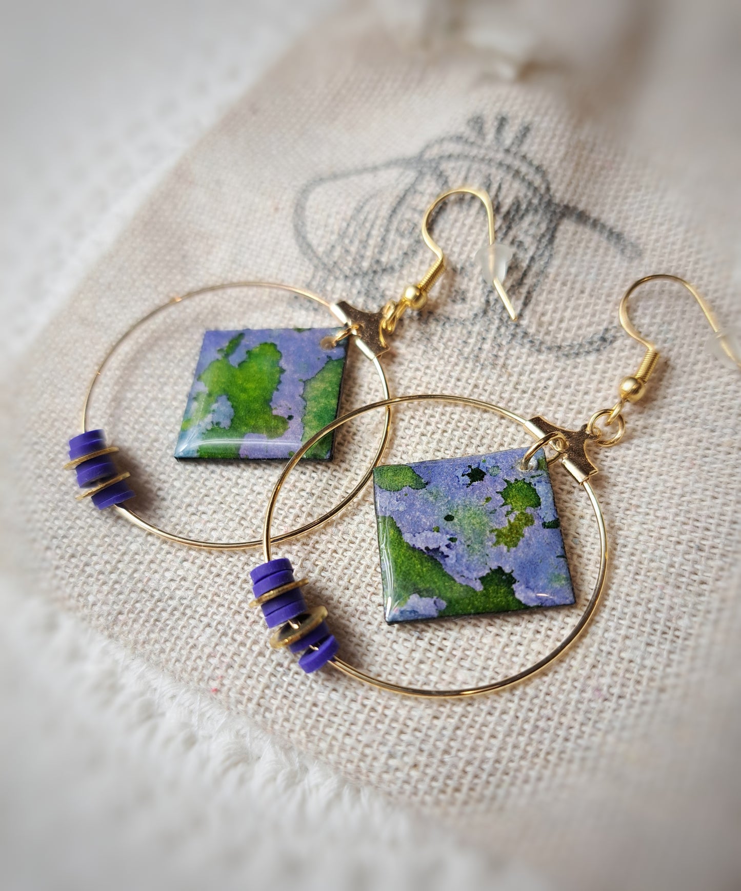 Boucles créoles losange lilas aquarelle & plaqué or 18k