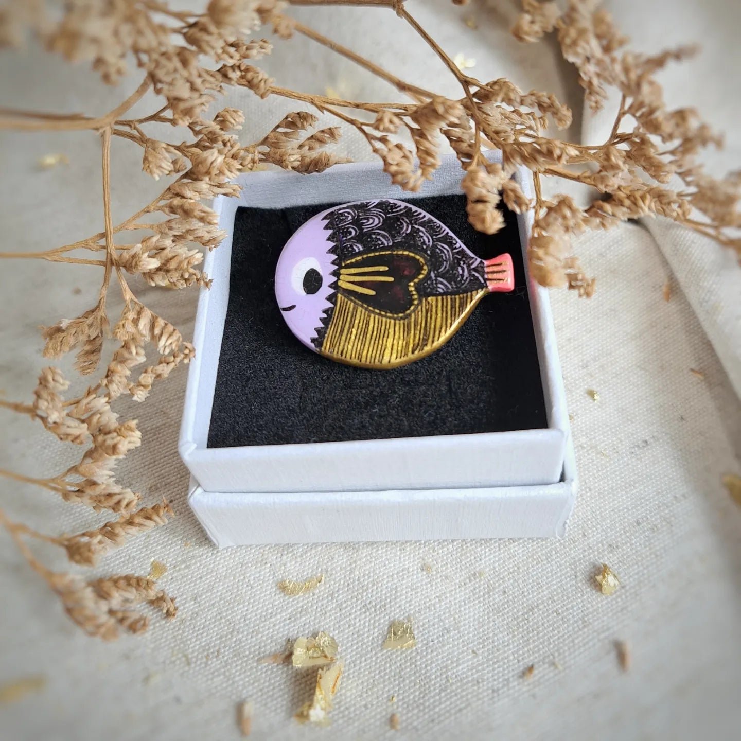 Broche "Poiskaï III" or, noir, parme, violet acrylique design unique argile - or