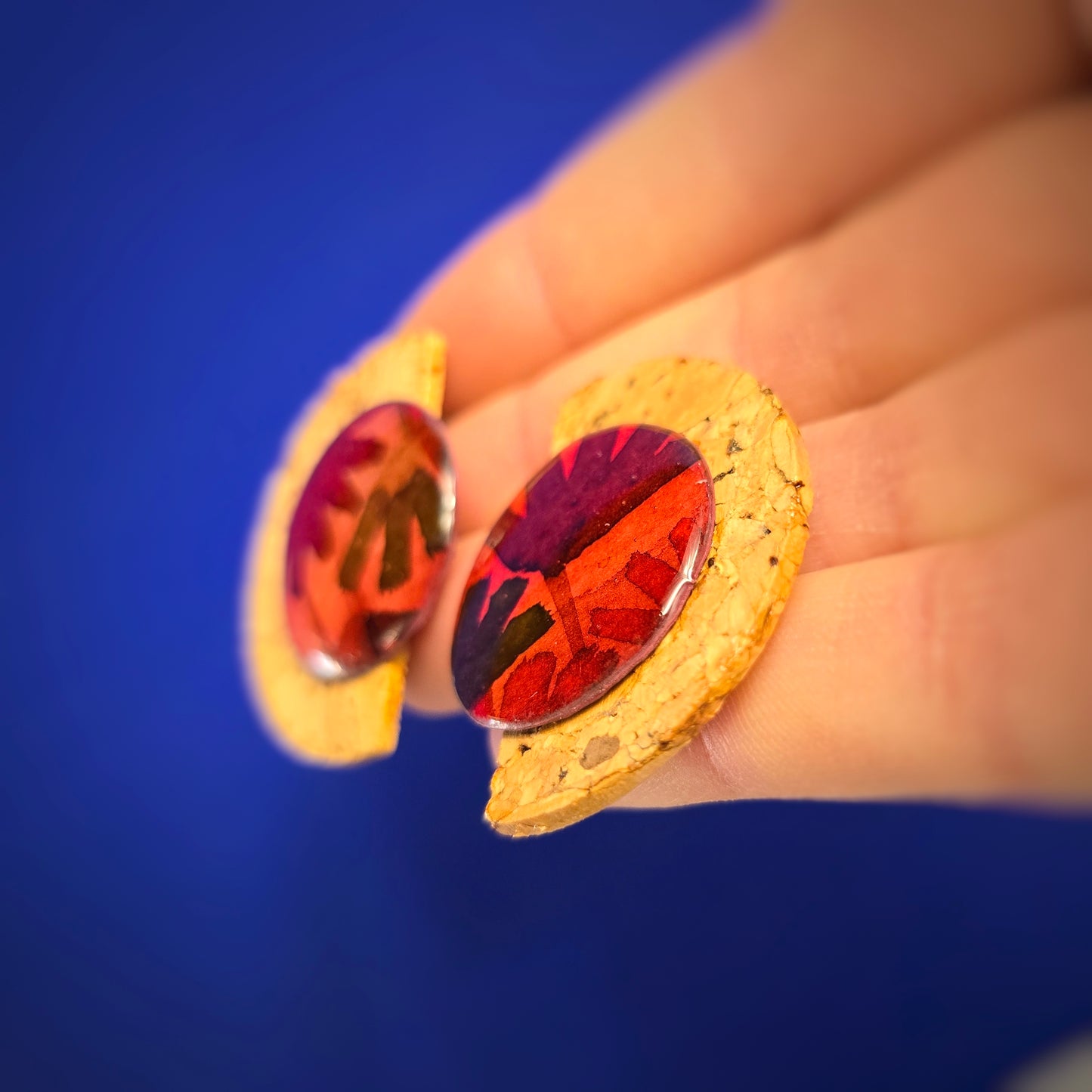 Puces d'oreilles "Empreinte" rouge- Aquarelle & liège