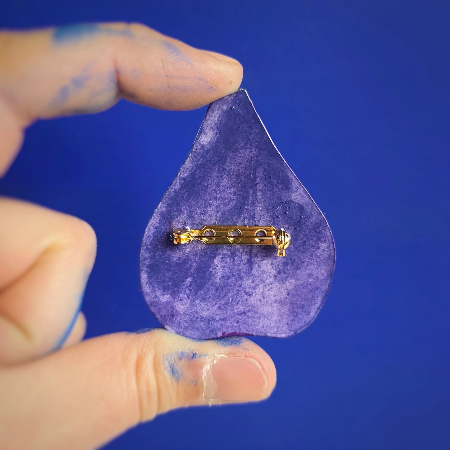 Broche "Figue Arty" violet, rose, vert - encre, acrylique