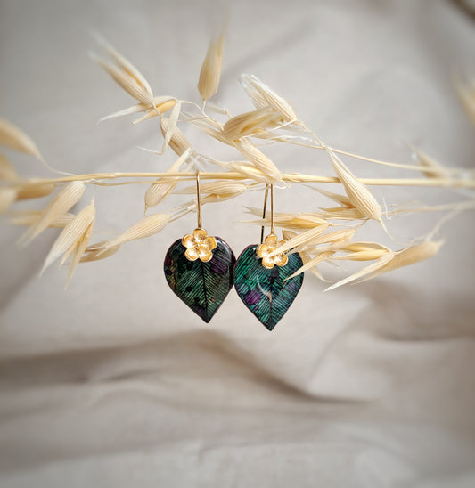 Boucles d'oreilles "Leaf III" vert bordeaux aquarelle -encre noire - plaqué or 18k