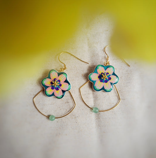 Boucles d'oreilles fleurs "SUMMER II" vert rose argile/acrylique - perle naturelle aventurine - plaqué or 18k