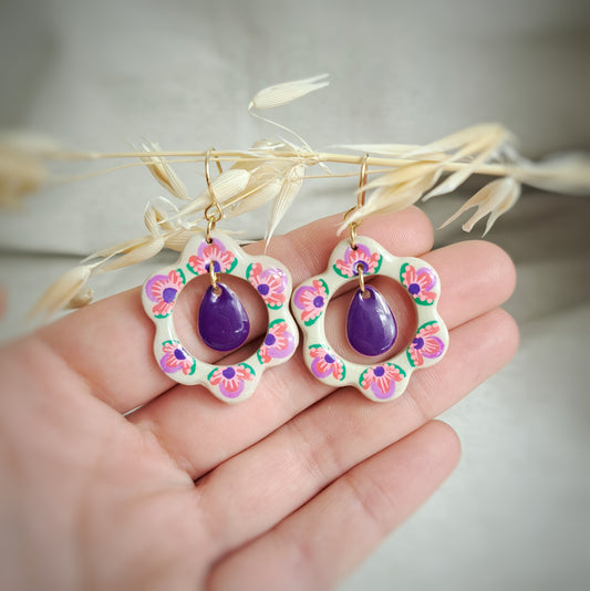 Boucles d'oreilles fleurs "Folk II" argile / acrylique rose - violet plaqué or 18k