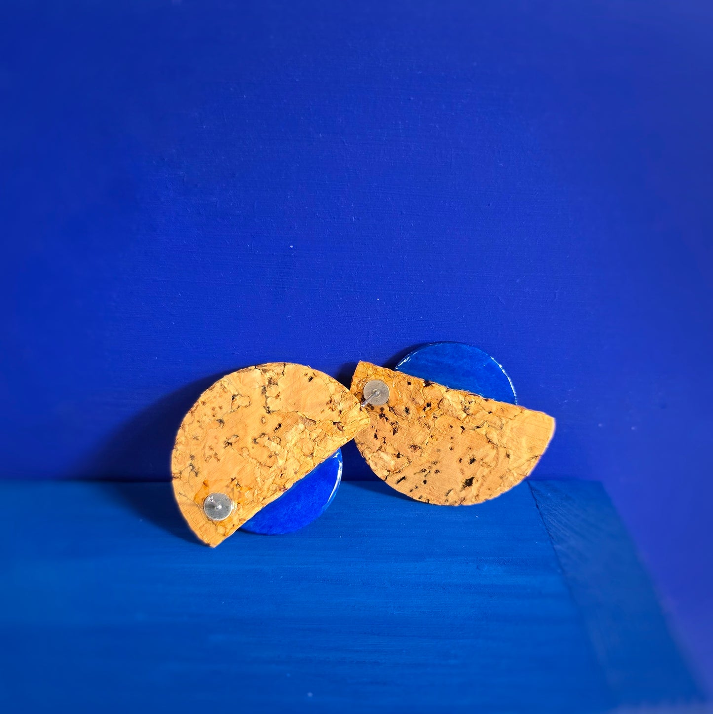 Puces d'oreilles bleu outremer aquarelle & liège