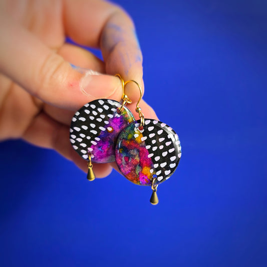 Boucles d'oreilles "Art" violet, rose, noir, blanc - aquarelle/acrylique - plaquage or 18k