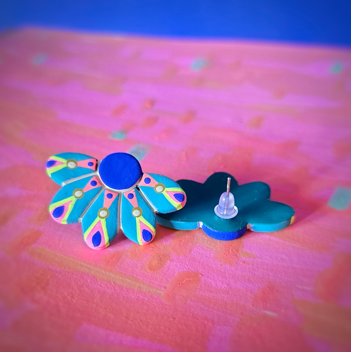 Boucles puces d'oreilles demies fleurs vert foncé