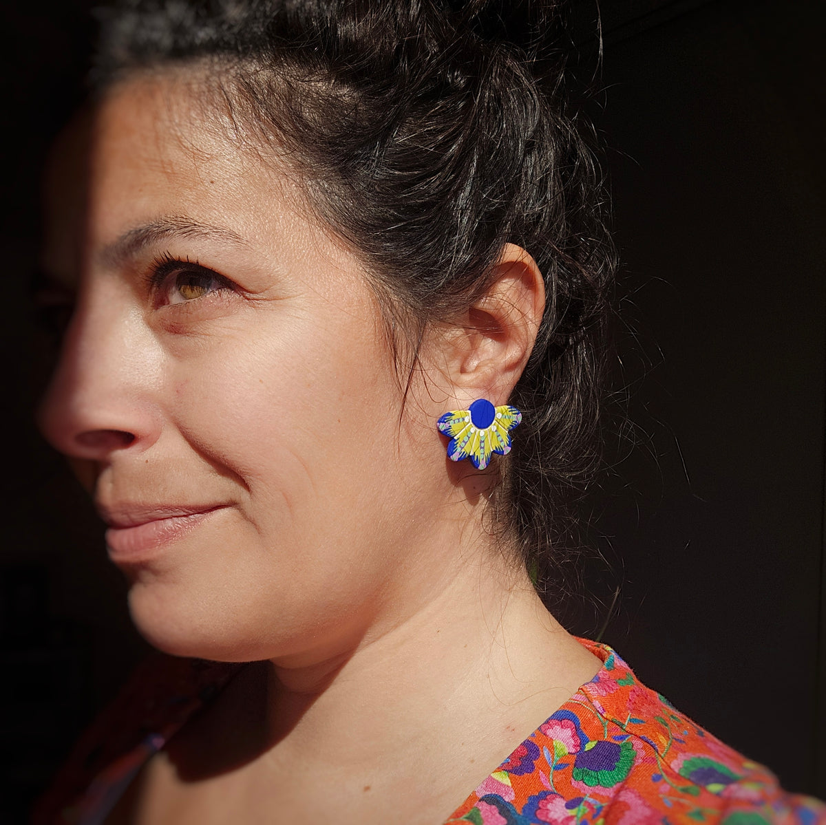 Boucles puces d'oreilles demies fleurs