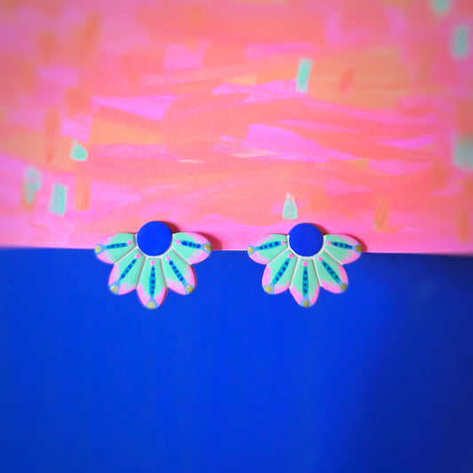 Boucles puces d'oreilles demies fleurs vert d'eau