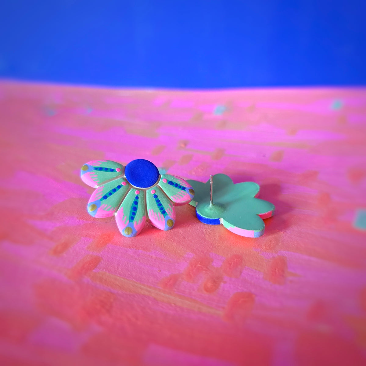 Boucles puces d'oreilles demies fleurs vert d'eau