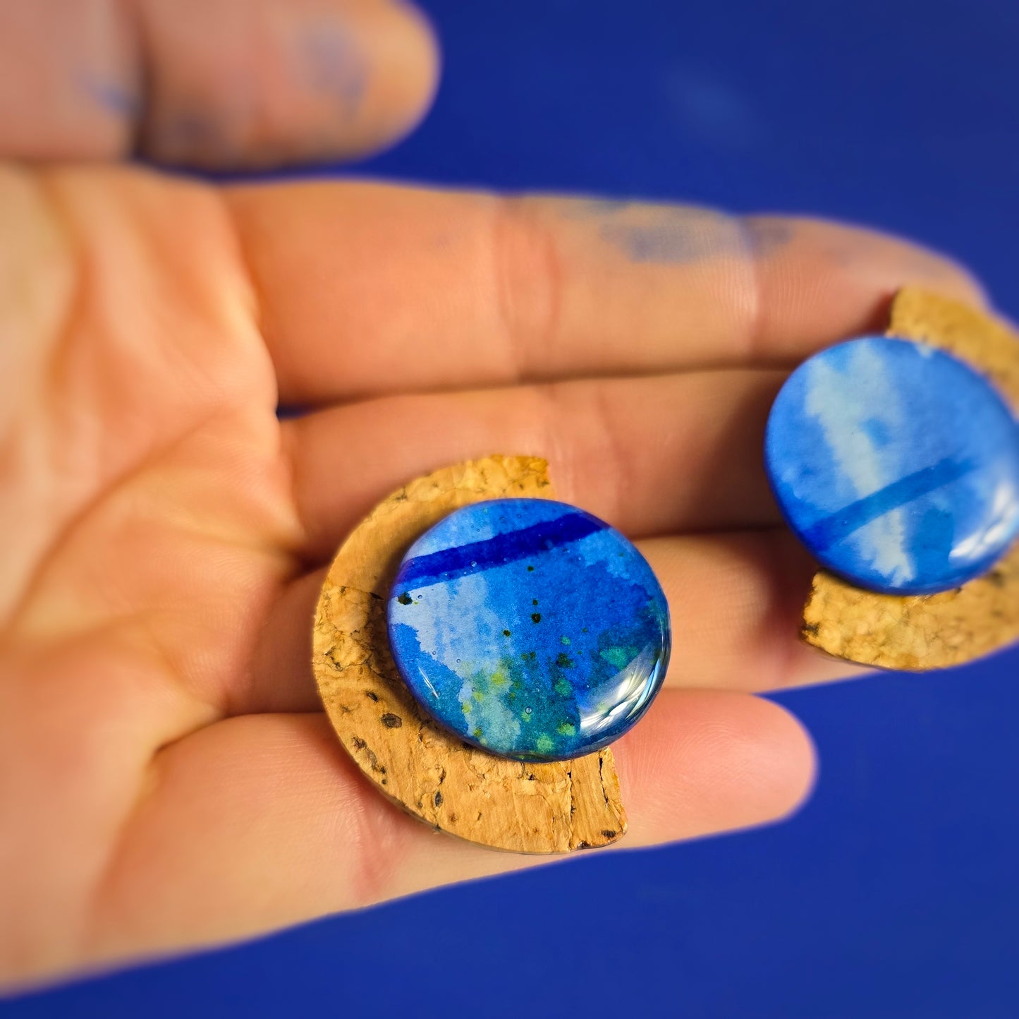 Puces d'oreilles bleu outremer aquarelle & liège