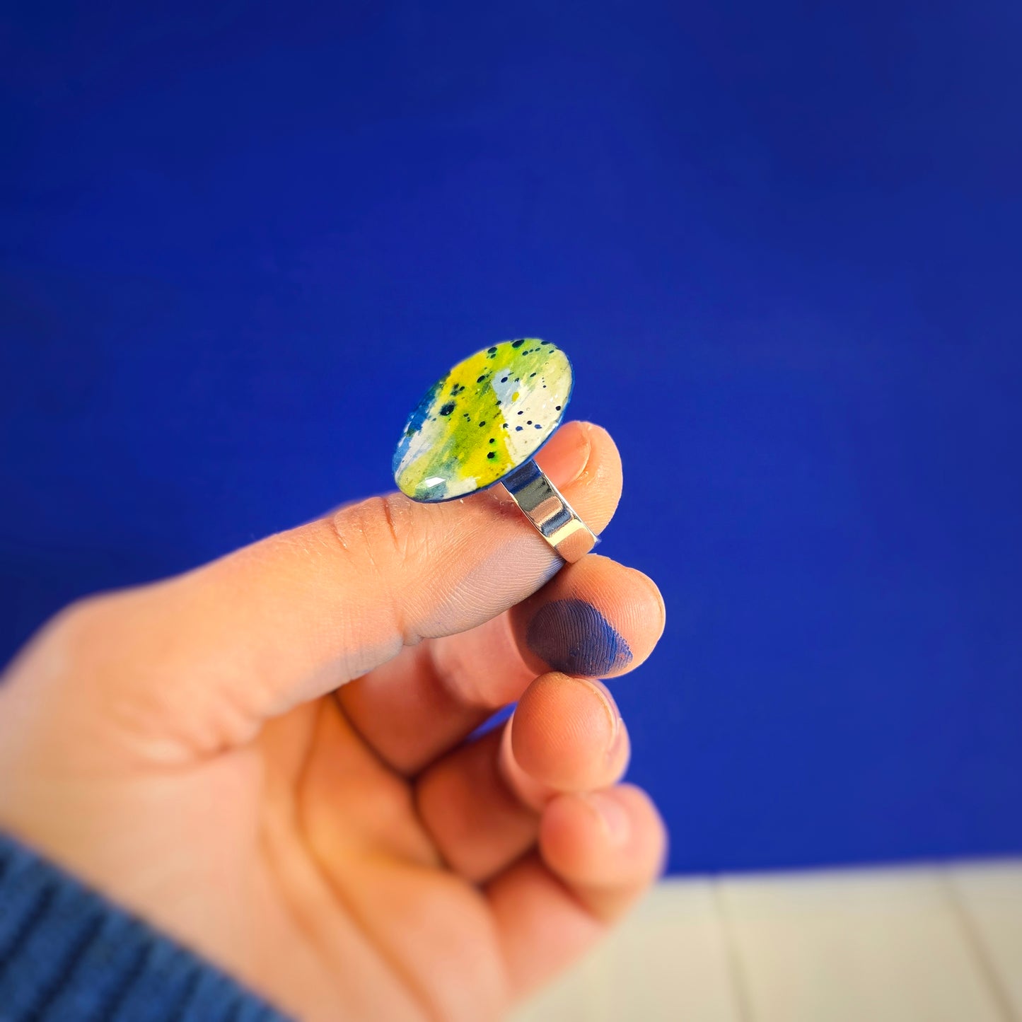 Bague réglable aquarelle, bleu outremer, vert pomme, blanc