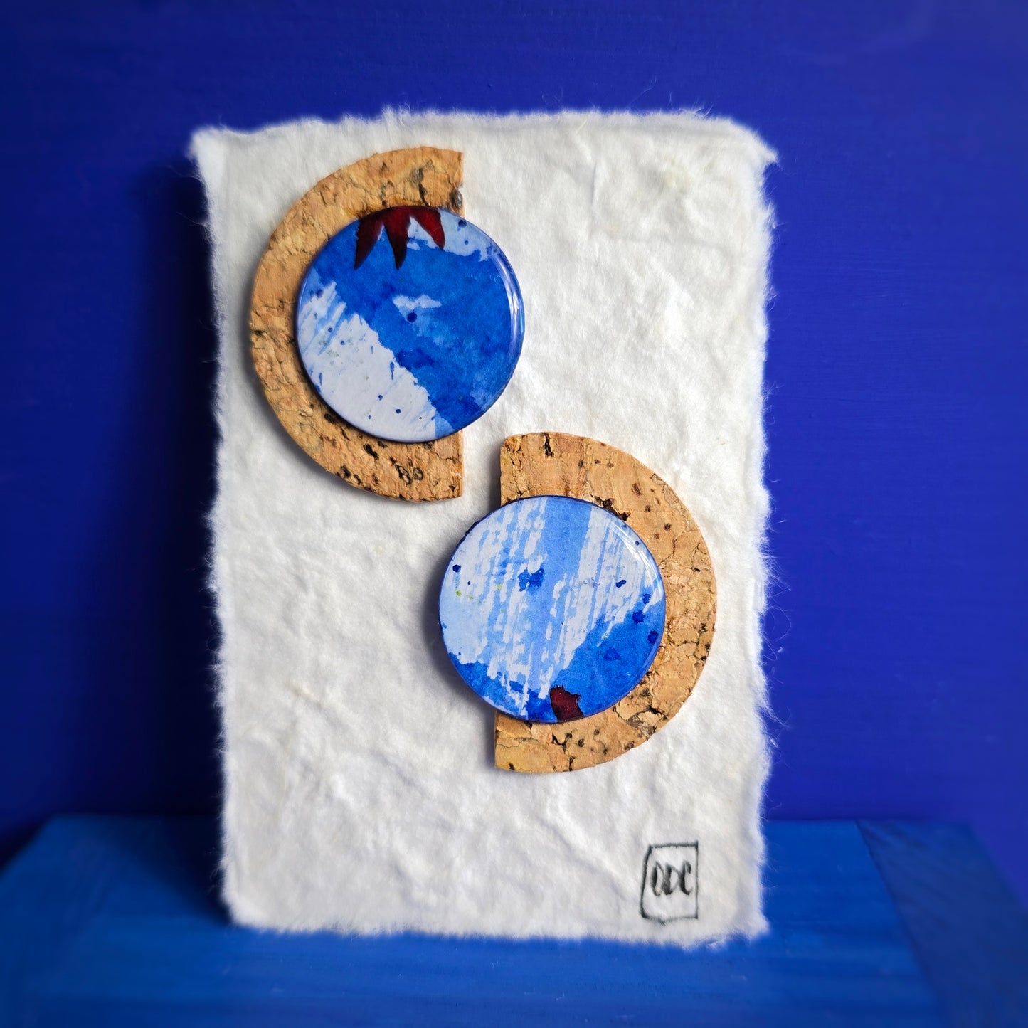 Puces d'oreilles "Empreinte II" Bleu outremer, bordeaux - Aquarelle & Liège